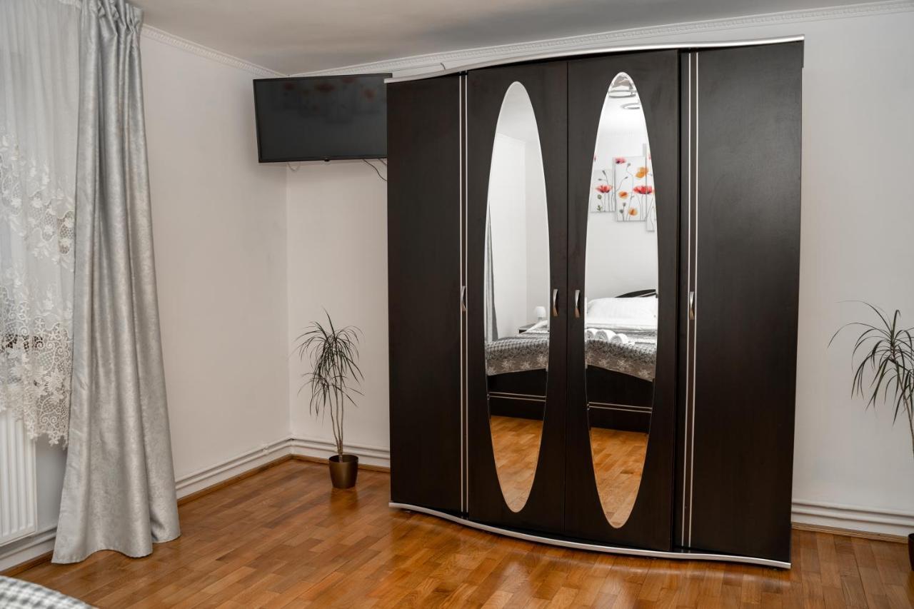 Apartament Panoramic La Casa In Comuna Răşinari Exterior foto